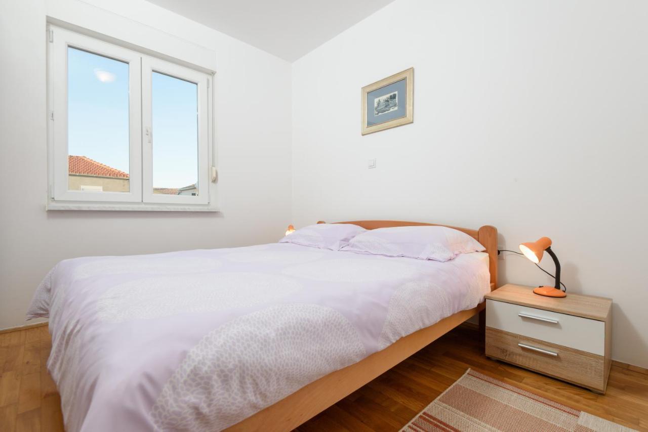 Apartman Karmela *